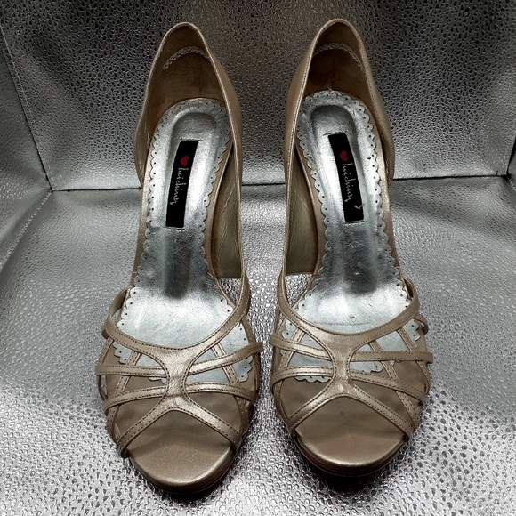 Lui Chung Ivory Beige Cut Out Wedged Heels Women's Size 9 - Picture 6 of 9